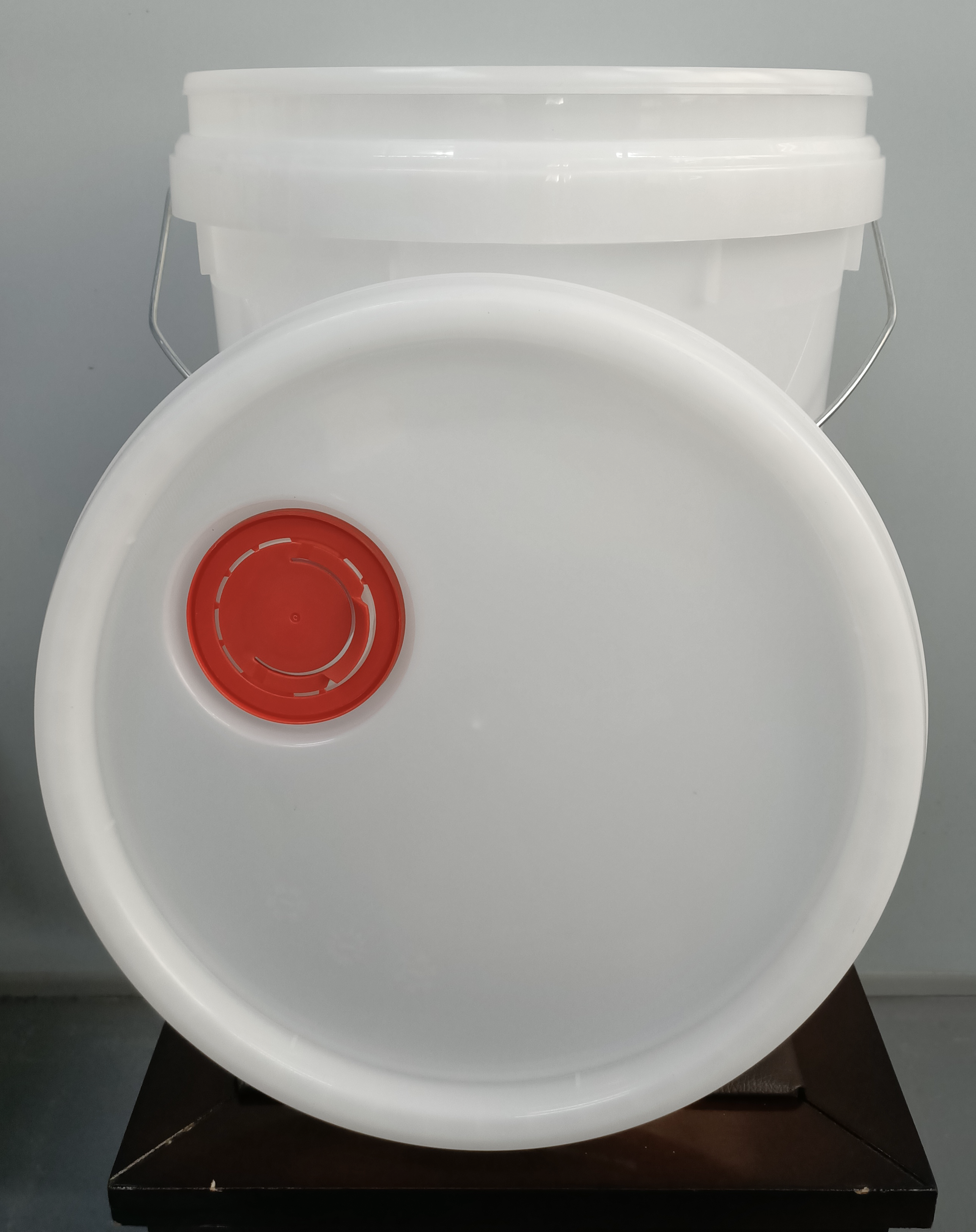 采購塑膠桶爲(wéi / wèi)什麽要(yào / yāo)對比桶的(de)重量信息？